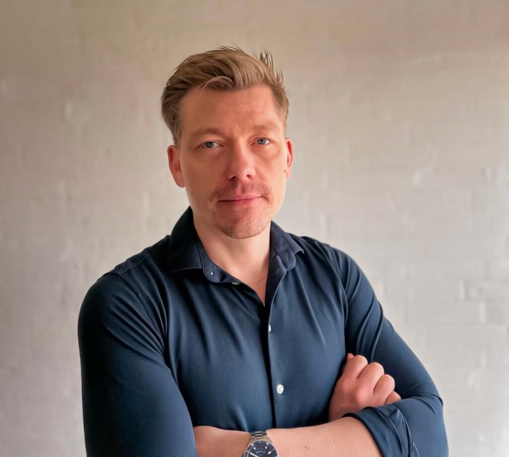 Team-Chief Executive Officer